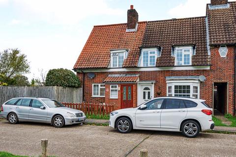 2 bedroom semi-detached house to rent, Howard Close, Tadworth KT20