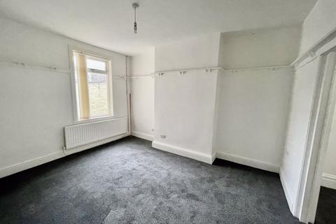 4 bedroom terraced house to rent, Dean Street, Shildon