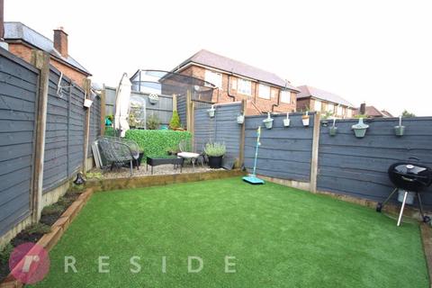 3 bedroom townhouse for sale, Hillside Avenue, Oldham OL2