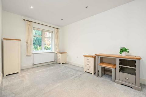 2 bedroom ground floor maisonette for sale, 55 Manor Road, Walton-On-Thames