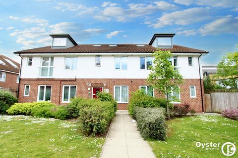 2 bedroom apartment to rent, Queen Marys Avenue, Watford, WD18