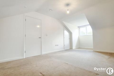 2 bedroom apartment to rent, Queen Marys Avenue, Watford, WD18