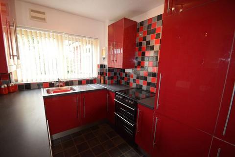 4 bedroom detached house to rent, 28 Boughey Road