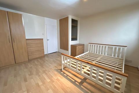 2 bedroom flat to rent, Tolsford Road, London