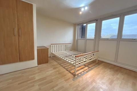 2 bedroom flat to rent, Tolsford Road, London