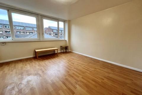 2 bedroom flat to rent, Tolsford Road, London