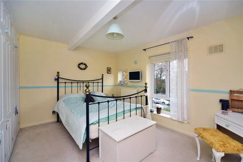 6 Gale Crescent, Banstead, SM7 2HZ