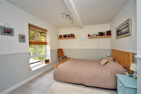 6 Gale Crescent, Banstead, SM7 2HZ