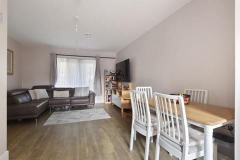 2 bedroom ground floor flat for sale, Tranquil Lane, Harrow