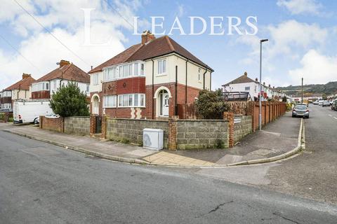 3 bedroom terraced house to rent, Newbolt Road