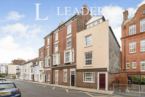Studio to rent, Kent Road, Southsea