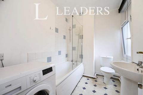 Studio to rent, Kent Road, Southsea