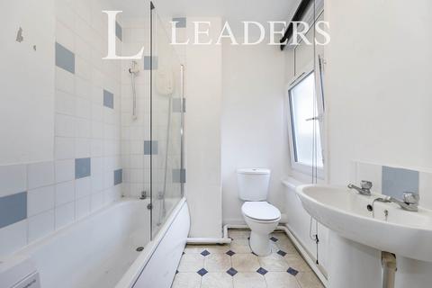 Studio to rent, Kent Road, Southsea