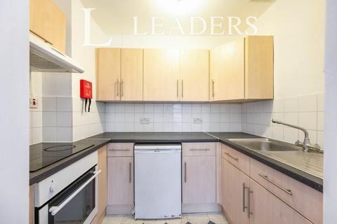 Studio to rent, Kent Road, Southsea
