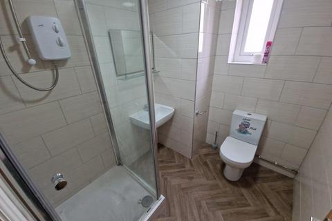 1 bedroom apartment to rent, Mackintosh Place, Roath, Cardiff