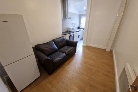 1 bedroom flat to rent, Mackintosh Place, Roath, Cardiff