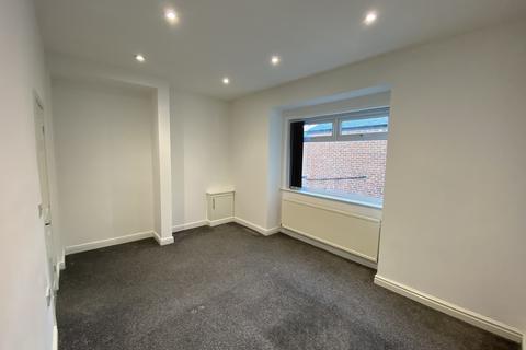 2 bedroom flat to rent, Southport PR8