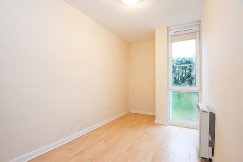 2 bedroom apartment to rent, Dorking, Pixham