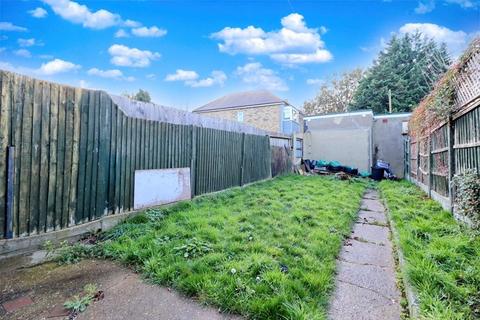 2 bedroom terraced house to rent, South Avenue, Southend-On-Sea