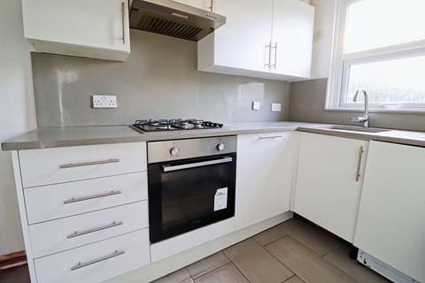 2 bedroom terraced house to rent, South Avenue, Southend-On-Sea