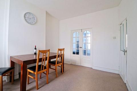 2 bedroom terraced house to rent, South Avenue, Southend-On-Sea