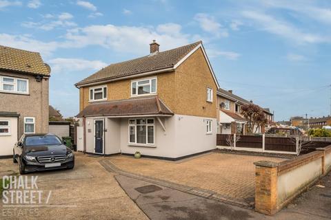 3 bedroom terraced house for sale, Finucane Gardens, Rainham, RM13