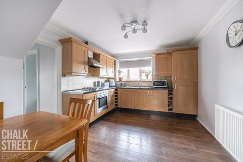 3 bedroom terraced house for sale, Finucane Gardens, Rainham, RM13