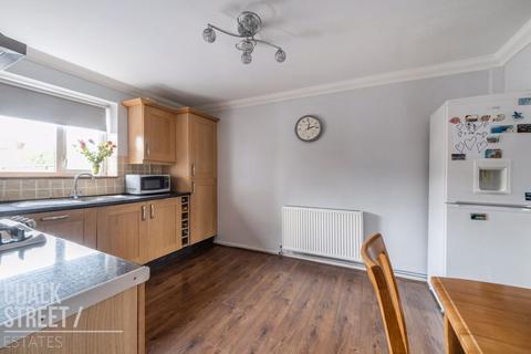 3 bedroom terraced house for sale, Finucane Gardens, Rainham, RM13