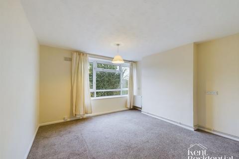 2 bedroom flat to rent, Kings Road, Chatham, ME5