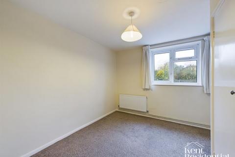 2 bedroom flat to rent, Kings Road, Chatham, ME5