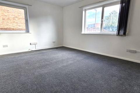 2 bedroom flat to rent, Hyde Close, Gloucester