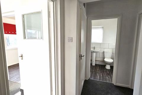 2 bedroom flat to rent, Hyde Close, Gloucester