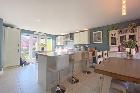 4 bedroom detached house for sale, Tumper View, Gloucester