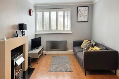 2 bedroom flat to rent, Ingram Lodge, Kings Avenue