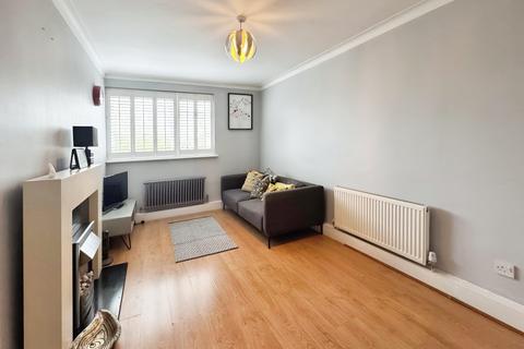 2 bedroom flat to rent, Ingram Lodge, Kings Avenue