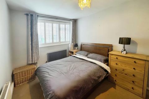 2 bedroom flat to rent, Ingram Lodge, Kings Avenue