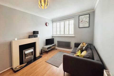 2 bedroom flat to rent, Ingram Lodge, Kings Avenue