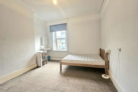 1 bedroom in a house share to rent, High Street, Beckenham