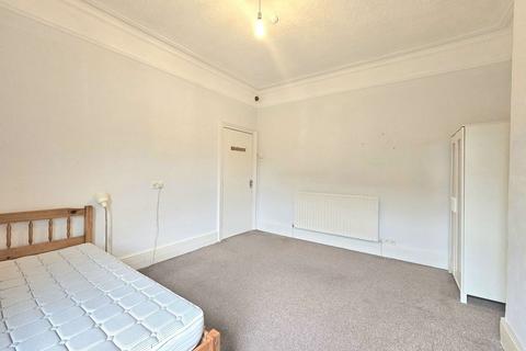 1 bedroom in a house share to rent, High Street, Beckenham