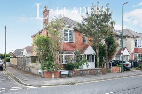 3 bedroom detached house to rent, Bengal Road, Bournemouth