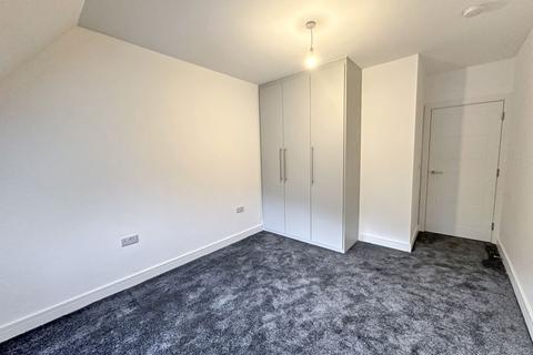 2 bedroom flat to rent, New Road, High Wycombe, HP12