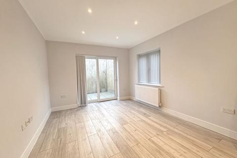 1 bedroom flat to rent, New Road, High Wycombe, HP12