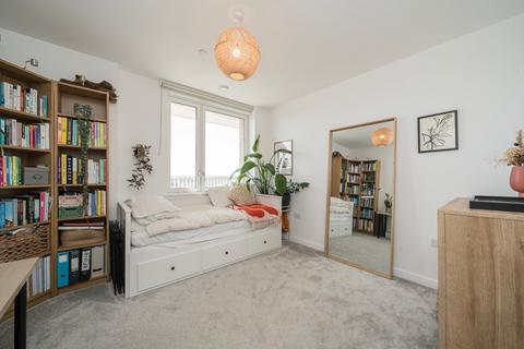 2 bedroom apartment to rent, Hanbury Road, London W3