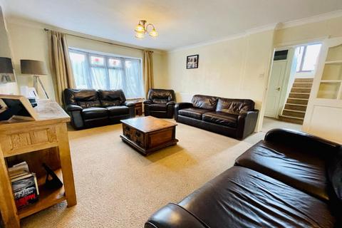 4 bedroom detached house to rent, South Hanningfield Way, Runwell, Wickford