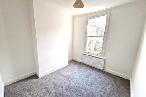 2 bedroom terraced house to rent, Hadley Street, London NW1