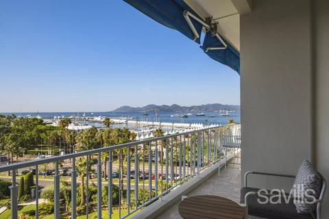 2 bedroom flat, Cannes, 06400, France