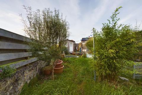 33 Cadogan Road, Camborne, TR14 7RY