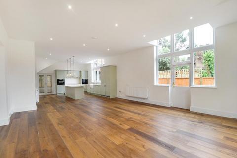 4 bedroom semi-detached house for sale, The Green, Benenden, Kent, TN17 4DN