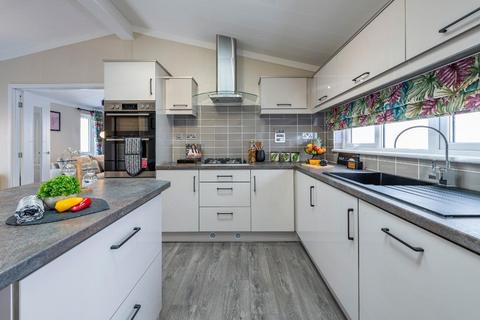 2 bedroom park home for sale, The Grove, Woodside, Slip End, Bedfordshire, LU1 4LP