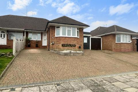 4 bedroom bungalow for sale, Heathfield Road, New Bedford Road/Old Bedford Road Area, Luton, Bedfordshire, LU3 1UF